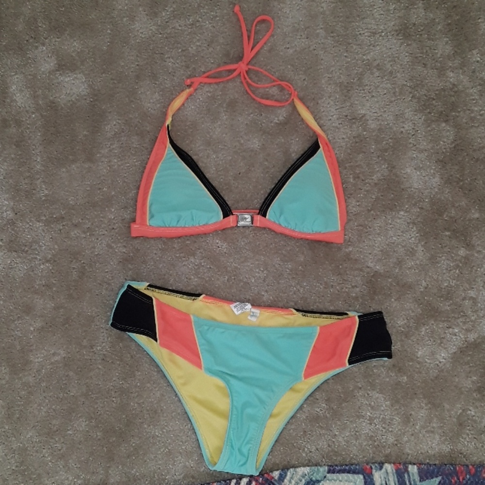 I'm selling a Bathing suit